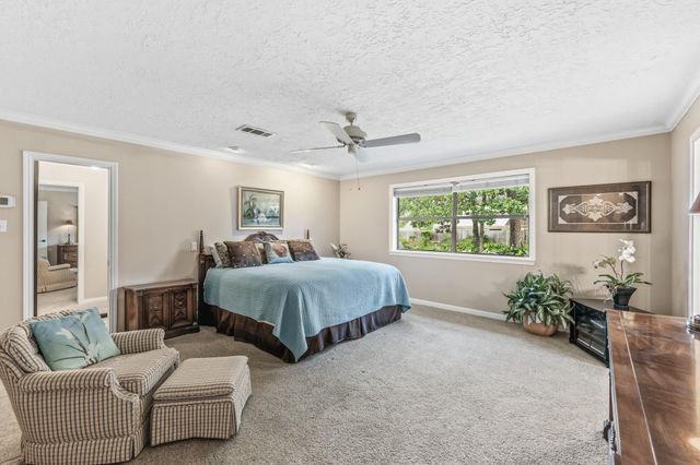 241 Hickory Street, Huntsville, TX 77320