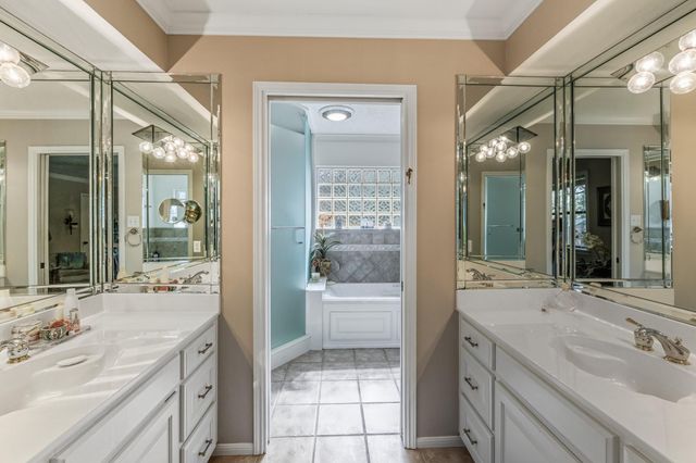 241 Hickory Street, Huntsville, TX 77320