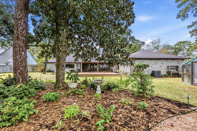 241 Hickory Street, Huntsville, TX 77320