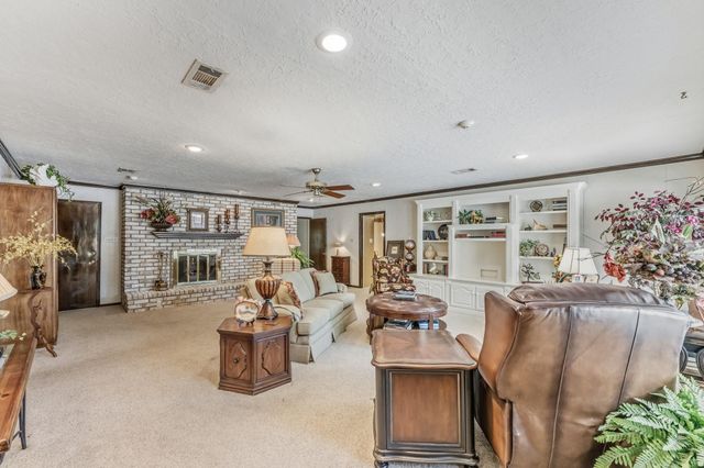 241 Hickory Street, Huntsville, TX 77320