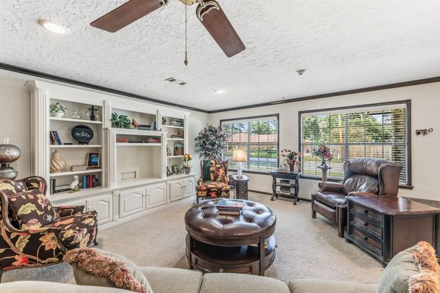 241 Hickory Street, Huntsville, TX 77320