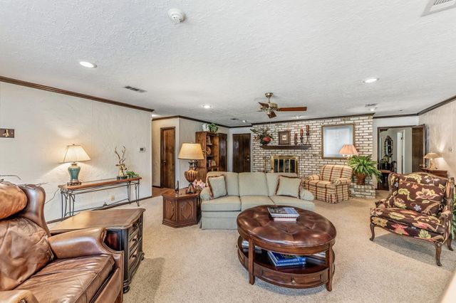 241 Hickory Street, Huntsville, TX 77320