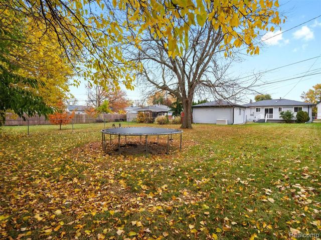 18917 Martin Road, Roseville, MI 48066