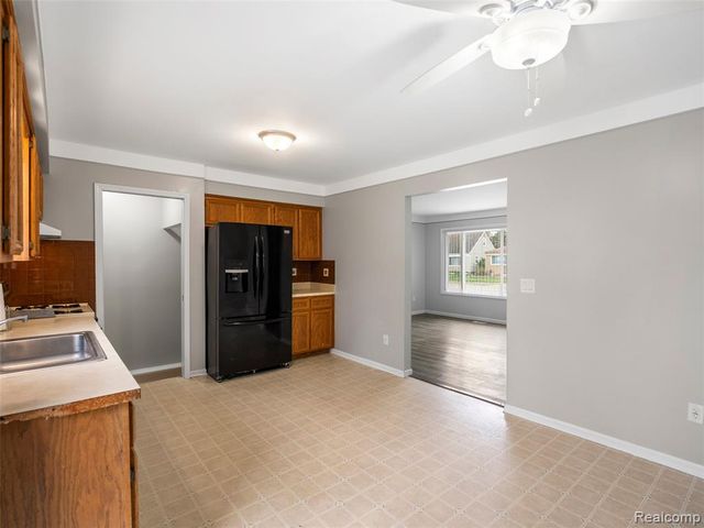 18917 Martin Road, Roseville, MI 48066