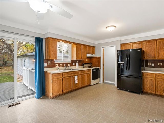 18917 Martin Road, Roseville, MI 48066