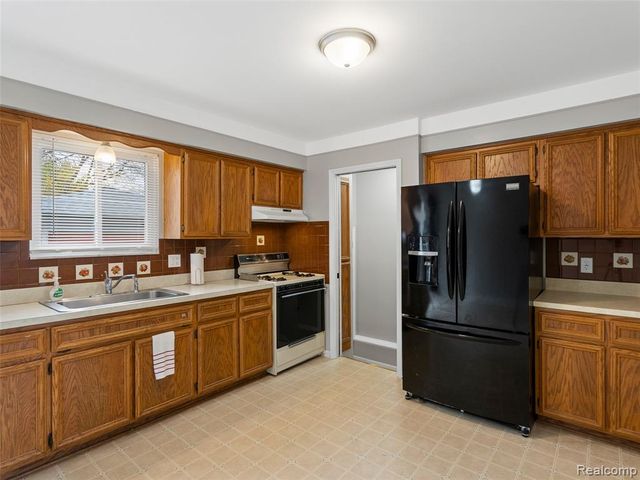 18917 Martin Road, Roseville, MI 48066