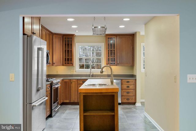 241 CLAY HILL CIR, Cockeysville, MD 21030