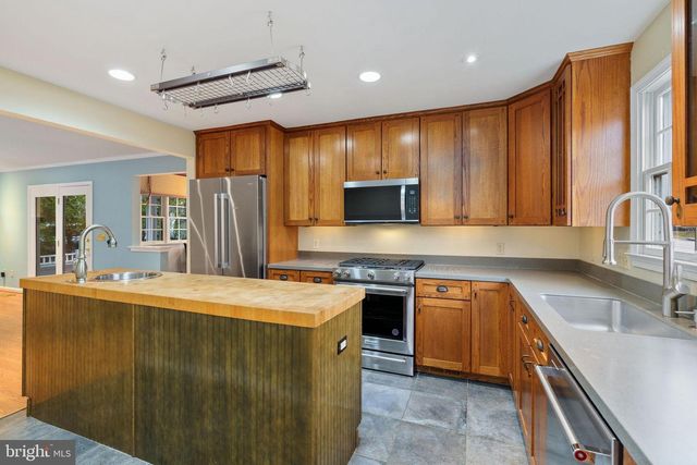 241 CLAY HILL CIR, Cockeysville, MD 21030