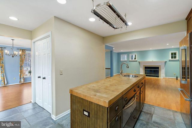 241 CLAY HILL CIR, Cockeysville, MD 21030