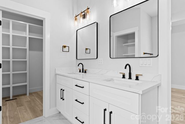 19 E Starnes Cove Road, Asheville, NC 28806