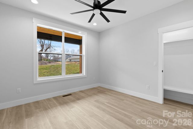 19 E Starnes Cove Road, Asheville, NC 28806