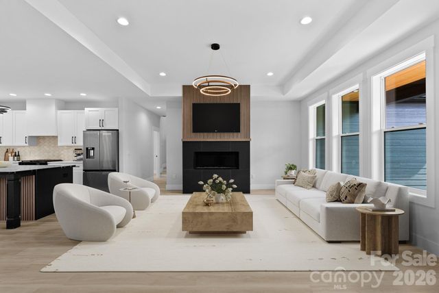 19 E Starnes Cove Road, Asheville, NC 28806