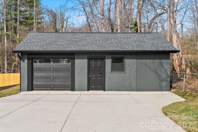 19 E Starnes Cove Road, Asheville, NC 28806