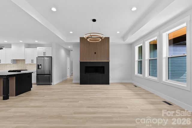 19 E Starnes Cove Road, Asheville, NC 28806