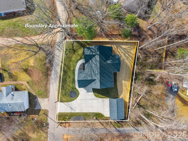 19 E Starnes Cove Road, Asheville, NC 28806