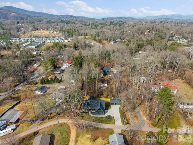 19 E Starnes Cove Road, Asheville, NC 28806