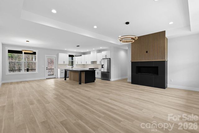 19 E Starnes Cove Road, Asheville, NC 28806