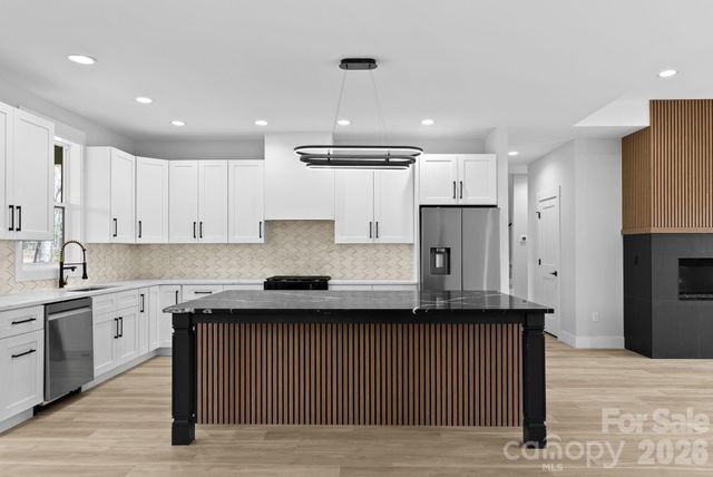 19 E Starnes Cove Road, Asheville, NC 28806