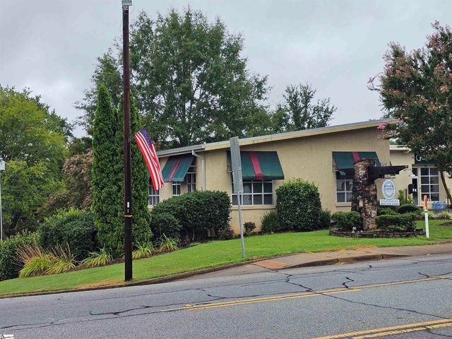 100 Edgewood Avenue, Landrum, SC 29356