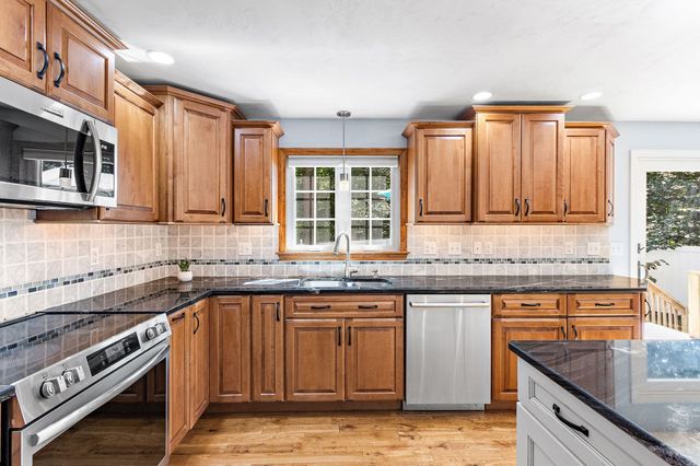 13 Annabel Ln, Franklin, MA 02038