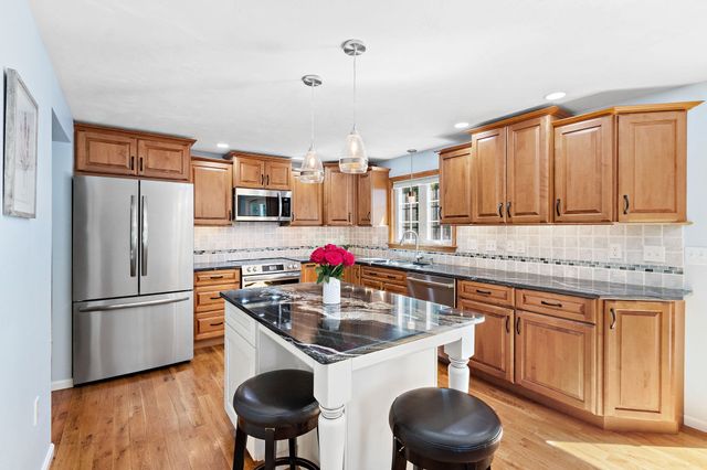 13 Annabel Ln, Franklin, MA 02038