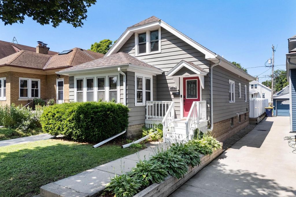 2189 S 91st STREET, West Allis, WI 53227
