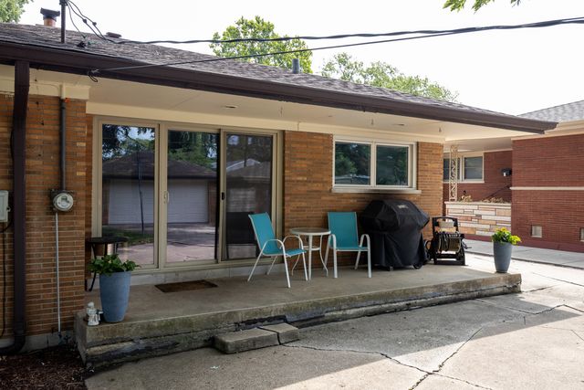 9808 S 51st Avenue, Oak Lawn, IL 60453