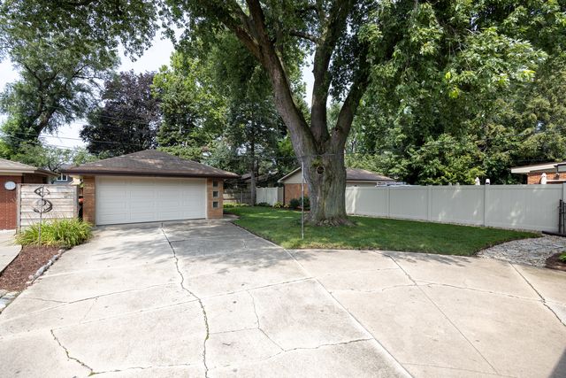 9808 S 51st Avenue, Oak Lawn, IL 60453