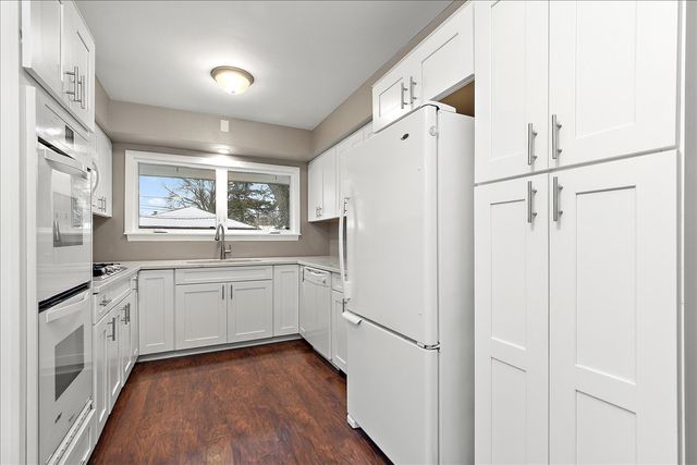 9808 S 51st Avenue, Oak Lawn, IL 60453