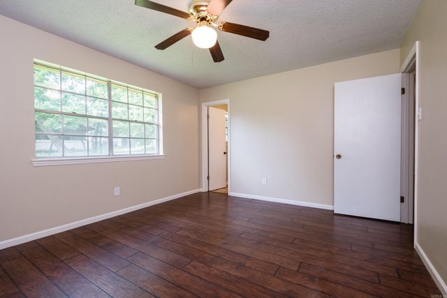 2215 Justus Loop, Bryant, AR 72022