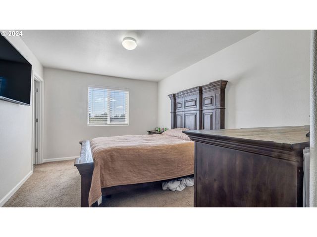 330 FOREST Ln, Molalla, OR 97038