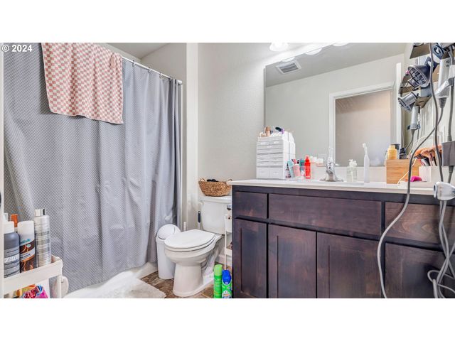 330 FOREST Ln, Molalla, OR 97038