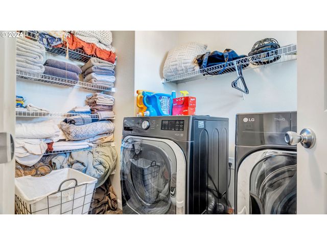 330 FOREST Ln, Molalla, OR 97038