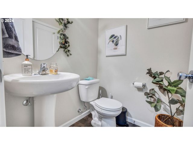 330 FOREST Ln, Molalla, OR 97038