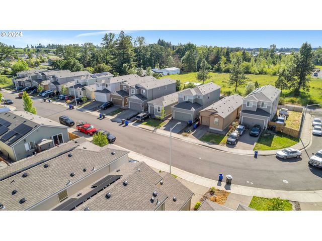 330 FOREST Ln, Molalla, OR 97038