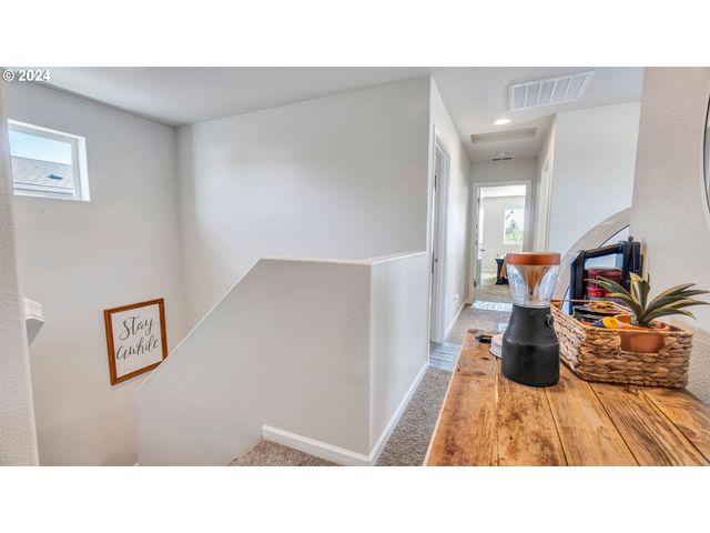 330 FOREST Ln, Molalla, OR 97038