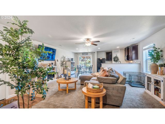 330 FOREST Ln, Molalla, OR 97038