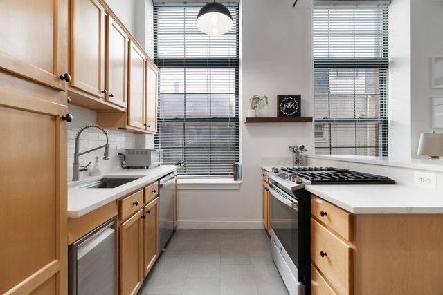 881 E 1st 102, Boston, MA 02127