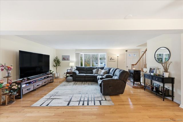 198 Dartmouth Drive, Groton, CT 06355