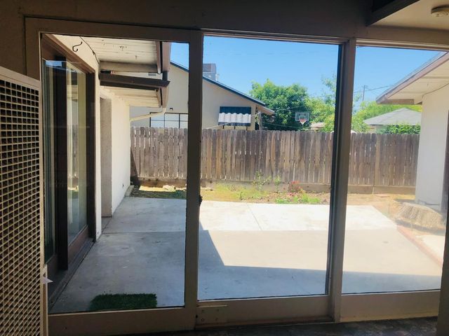 1143 E Simpson Avenue, Fresno, CA 93704