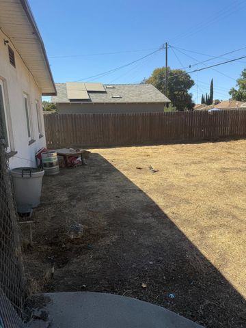 1143 E Simpson Avenue, Fresno, CA 93704