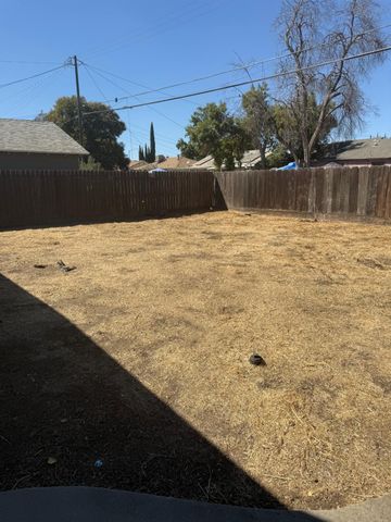1143 E Simpson Avenue, Fresno, CA 93704