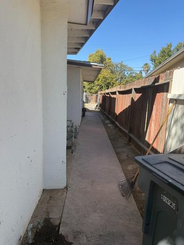 1143 E Simpson Avenue, Fresno, CA 93704