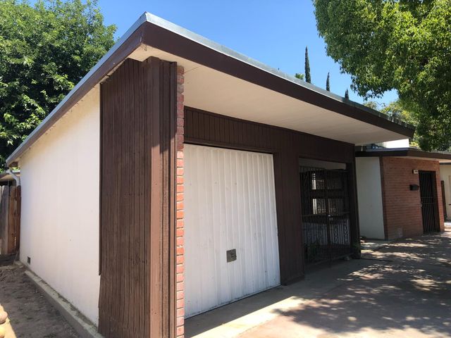 1143 E Simpson Avenue, Fresno, CA 93704