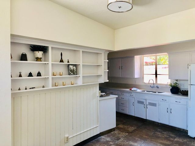 1143 E Simpson Avenue, Fresno, CA 93704