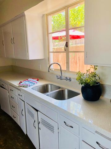 1143 E Simpson Avenue, Fresno, CA 93704