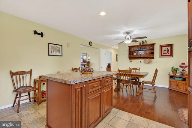 24 SNYDER HILL RD, Lititz, PA 17543