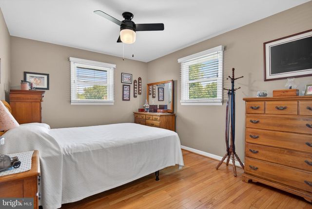 24 SNYDER HILL RD, Lititz, PA 17543
