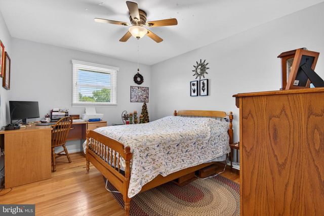 24 SNYDER HILL RD, Lititz, PA 17543