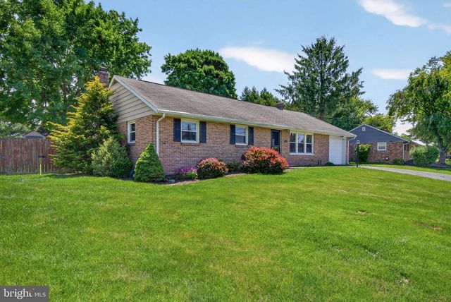 24 SNYDER HILL RD, Lititz, PA 17543
